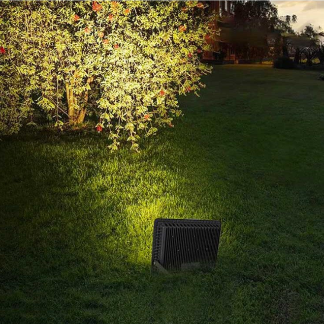 Proiector LED SMD 600W pentru Exterior, Protectie IP66, Lumina Alb Neutru 4000K, Alimentare 220V si Carcasa Rezistenta din Aluminiu