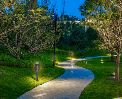 Set 4 x Lampi Solare LED pentru Exterior Model Cilindru – Lumina Galbena Ambientala, Incarcare Solara Automata, Design Elegant pentru Gradina si Terasa